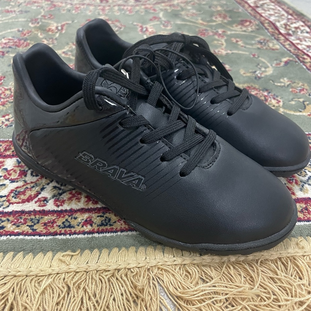 Brava soccer cleat NWOT size 13D